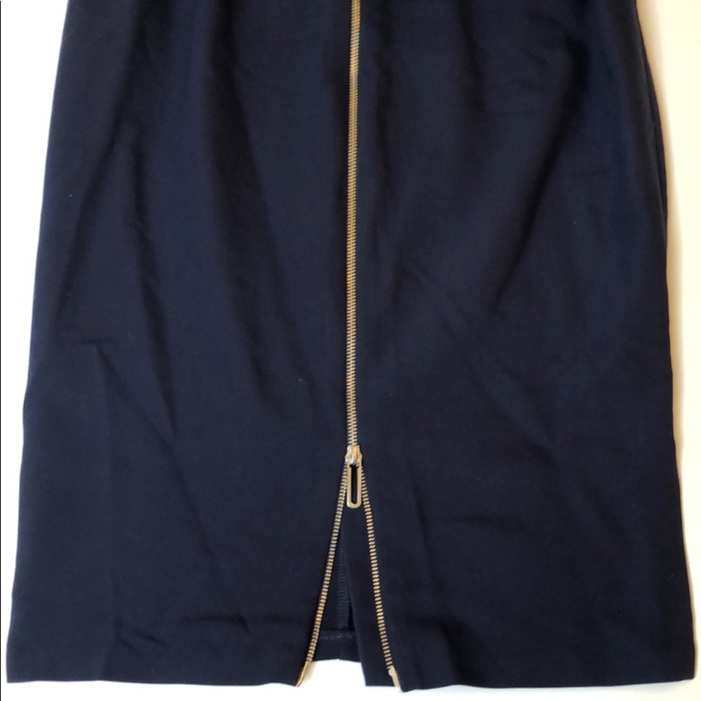 Skirt with zipper